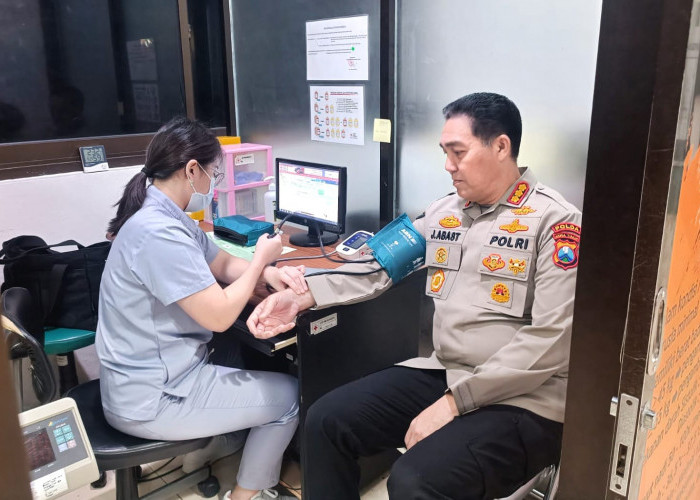Polda Jatim Gelar Donor Darah Peringati Hari Jadi Ke-74 Humas Polri