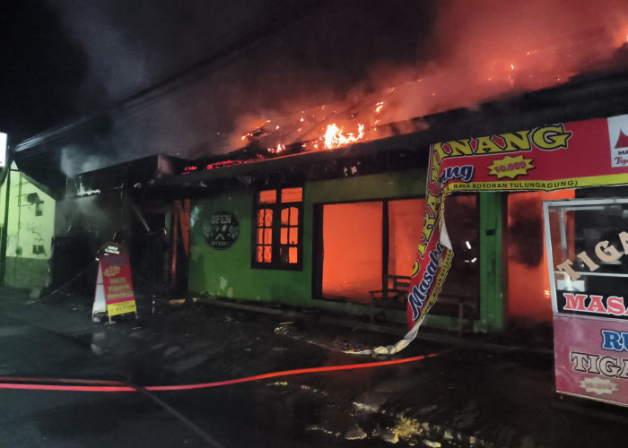 Korsleting Listrik, RM Padang di Tulungagung Habis Terbakar