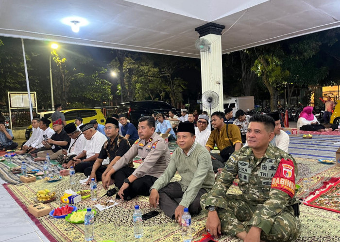 Pererat Silaturahmi, Kapolsek Tandes Hadiri Halalbihalal di Balai Kelurahan