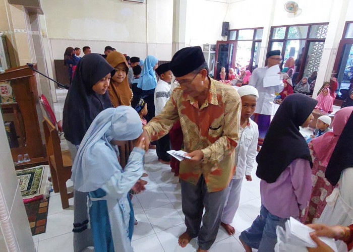 Alumni SMA Muhammadiyah 7 Lamongan Gelar Pengajian dan Santuni Ratusan Anak Yatim