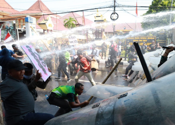 Ratusan Aparat Gabungan di Lumajang Gelar Penanganan Simulasi Konflik Sosial Pilkada 2024