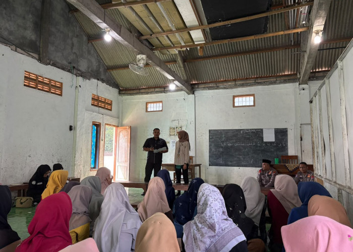 Polwan Polres Ngawi Edukasi Santri, Cegah Kekerasan Seksual