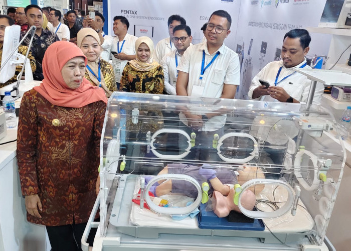 Teknologi AI Serbu Layanan Kesehatan, Khofifah Dorong Rumah Sakit Jatim Bertransformasi