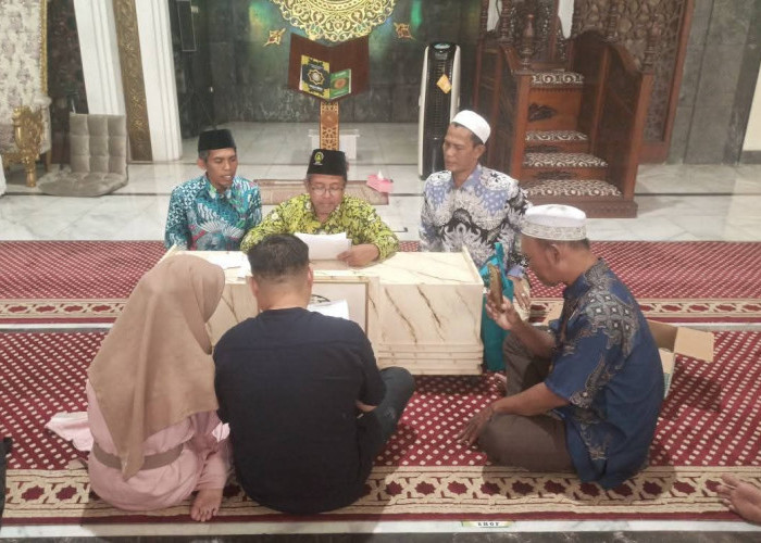 Hidayah di Bumi Wali, TKA Asal China Resmi Masuk Islam di Masjid Agung Gresik