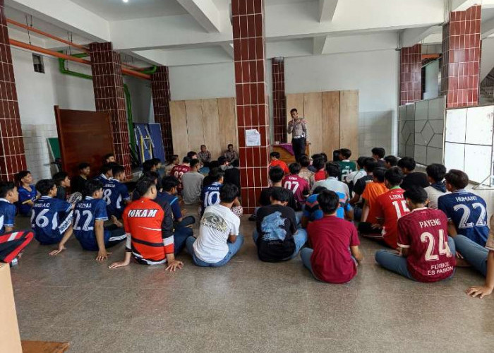 Unit Kamsel Satlantas Polres Kediri Kota Sosialisasi Kamseltibcarlantas di Ponpes Wali Barokah