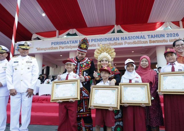 Hardiknas di Surabaya, Eri Cahyadi Gaungkan Akses Pendidikan untuk Semua