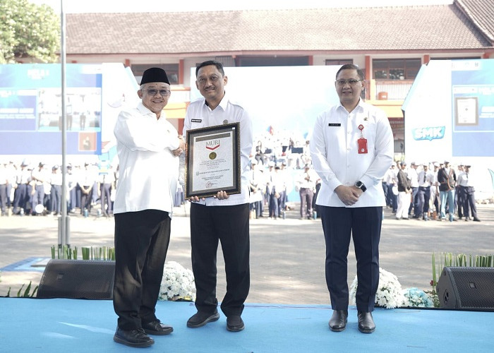 Dindik Jatim Cetak Rekor MURI Pendidikan Antikorupsi Libatkan 300 Ribu Siswa saat MPLS
