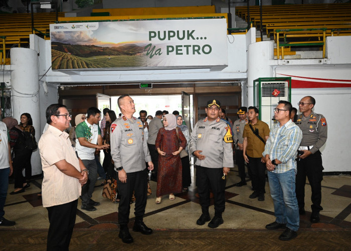 Kapolres Gresik Dampingi Kapolda Jatim Survey SOR Tri Dharma Petrokimia Gresik untuk Bhayangkari Voli Cup 2024