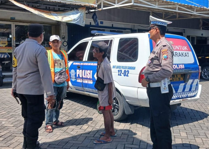 Polsek Sawahan Tertibkan Pak Ogah di Kawasan Banyu Urip Demi Kelancaran Lalu Lintas