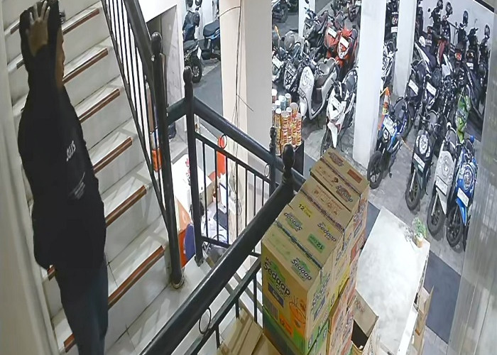Maling Motor Satroni Kos di Medokan Asri Timur, Wajah Pelaku Terekam CCTV