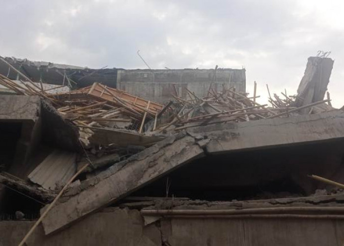 Bangunan Ponpes Al-Khozini Buduran Sidoarjo Ambruk, Santri Terjebak Reruntuhan