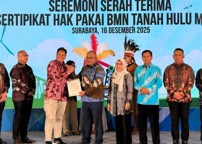 BPN Jatim Serahkan 13 Sertipikat Hak Pakai Tanah Hulu Migas untuk Tiga Kabupaten