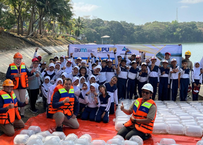 Selama Agustus, Perum Jasa Tirta I Tebar 160 Ribu Bibit Ikan di Tiga Waduk