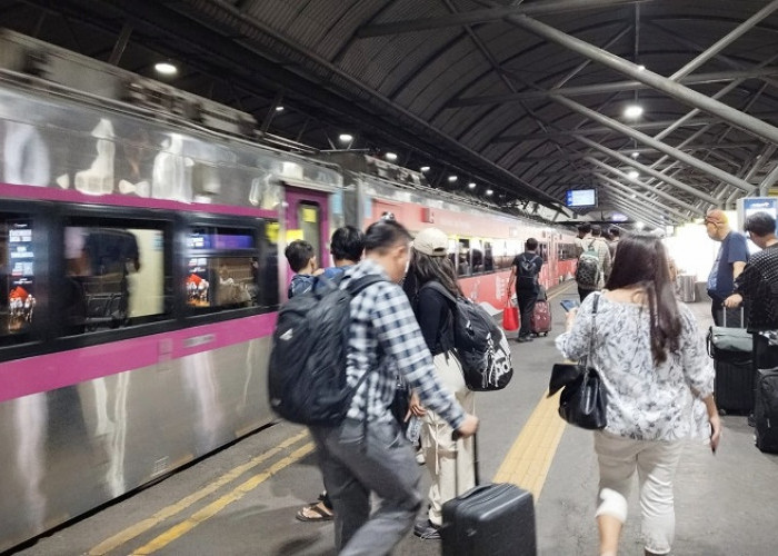 Libur Maulid Nabi, Stasiun Pasar Turi Terpadat dengan 11.535 Penumpang