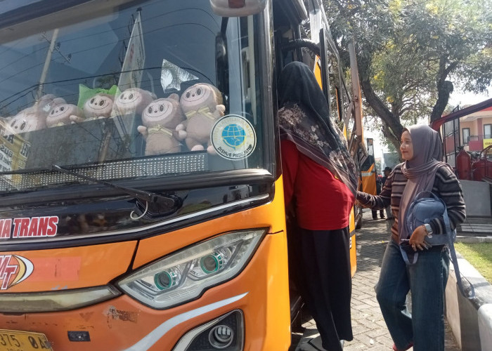 Naik Bus ke Jakarta, Ratusan Guru Swasta Tulungagung Perjuangkan Kesetaraan Nasib