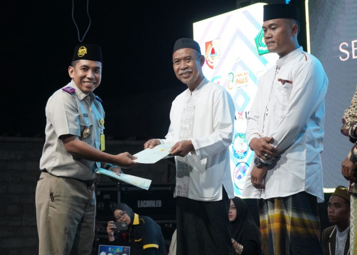 Hadiri Harlah Ke-8 Ponpes Bustanul Ulum, Kantah Jember Serahkan 5 Sertifikat Tanah Wakaf