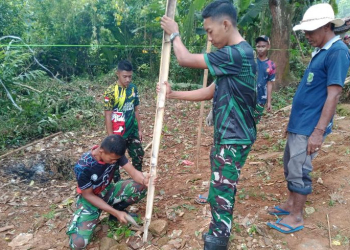 Serda Kevin Satgas TMMD Ke-127 Kodim 0827/Sumenep Ukur Pondasi MCK Masjid Baiturrahman