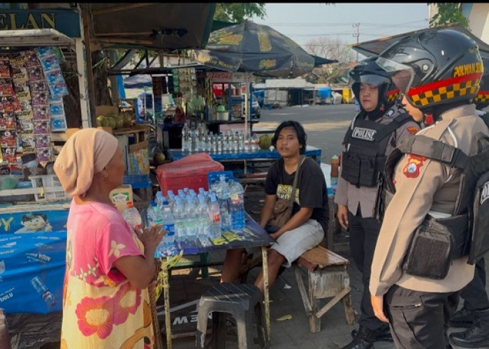 Polwan Polresta Sidoarjo Patroli Kawasan GOR, Ajak Warga Jaga Kamtibmas Kondusif