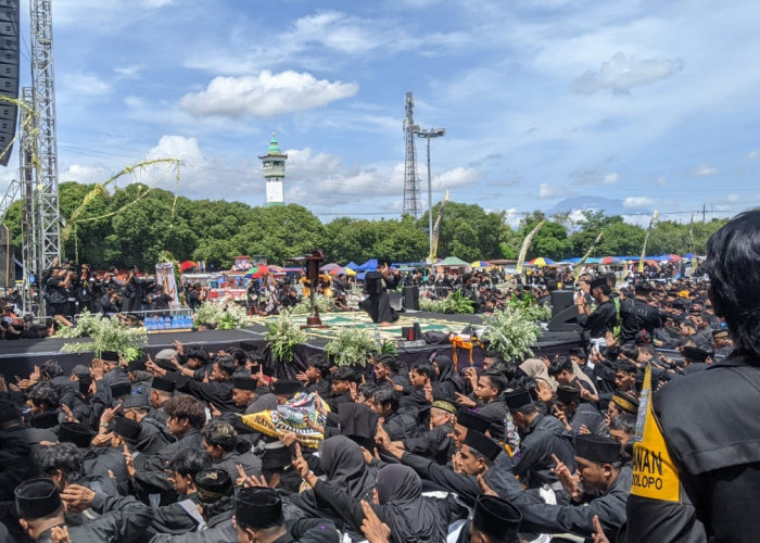 Bumi Reog Berdzikir Dihadiri Ribuan Pesilat Ponorogo 
