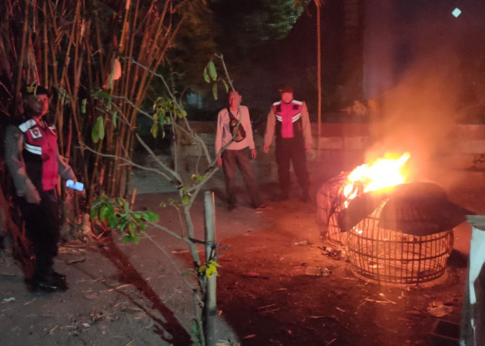 Respons Cepat Aduan Warga, Polisi Bakar Sarana Judi Sabung Ayam Krembung dan Prambon