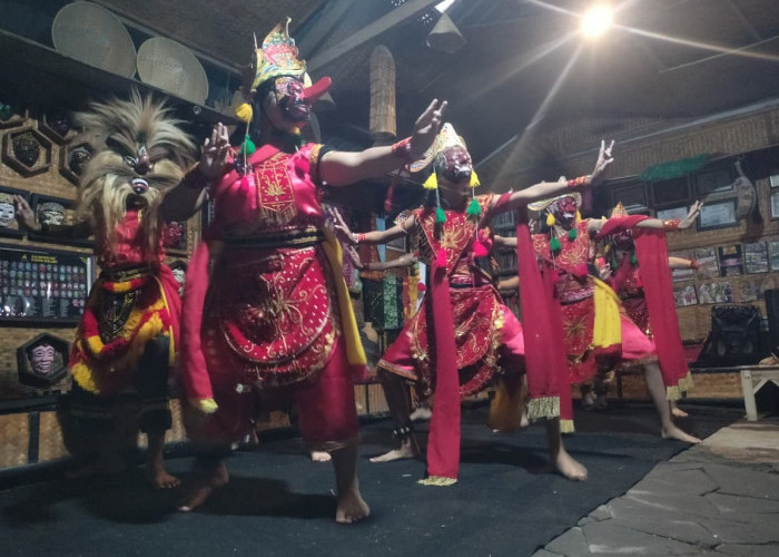 Spirit ‘Njowo’ di Hari Tari Sedunia: Cara Kampung Budaya Polowijen Merawat Nyawa Topeng Malang
