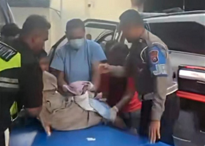 Ibu yang Dibantu Patwal Ditlantas Polda Jatim saat Melahirkan di Pinggir Jalan, Terima Kasih Pak Polisi