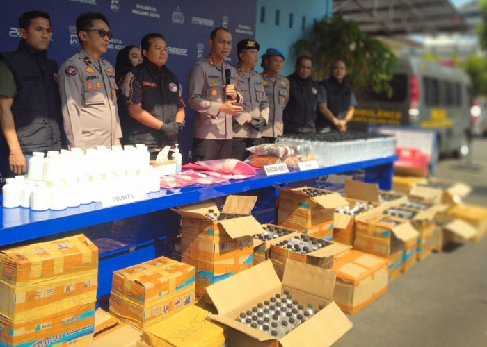 Polisi Gagalkan Peredaran 1.500 Botol Arak Bali Ilegal di Malang