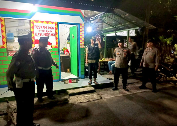 Antisipasi Kejahatan, Polsek Gayungan Gencarkan Patroli Dialogis di Pos Pengamanan