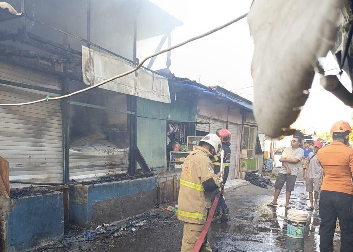 Stand Buah di Pasar Darmo Permai Surabaya Ludes Terbakar, Diduga Korsleting Freezer