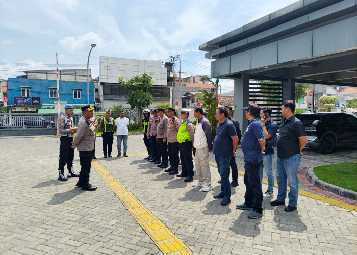 Polsek Sawahan Gelar Apel Kesiapan Pengamanan Unjuk Rasa di Kantor Dinas ESDM Jatim