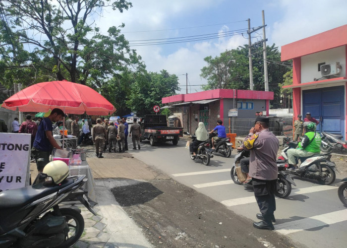 Polsek Rungkut Sinergi 3 Pilar Tertibkan PKL dan Parkir Liar Demi Kenyamanan Warga