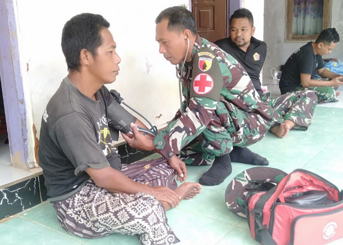 Respons Cepat Satgas TMMD 127 Bantu Warga Hipertensi