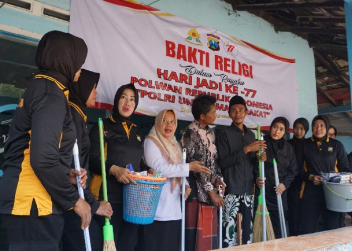 Polwan Kota Delta Bakti Religi di Porong