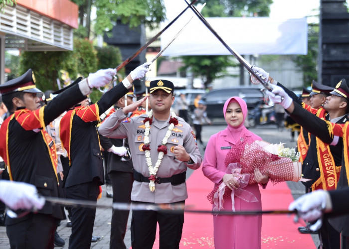 Tradisi Pisah Sambut Kapolres Gresik, AKBP Rovan Berpamitan, AKBP Ramadhan Siap Lanjutkan Pengabdian