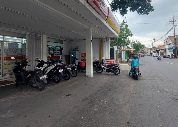 Bandit Motor Gasak Beat Pengunjung Alfamart Tambakrejo Surabaya