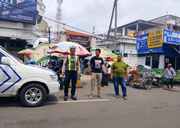 Jamin Keamanan Peziarah, Polisi Pertebal Patroli di Kawasan Sunan Ampel