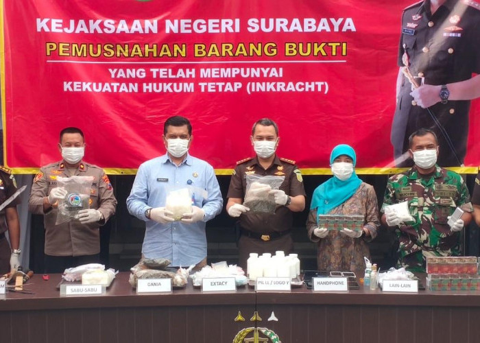 Perkuat Sinergitas, Polsek Sukomanunggal Hadiri Pemusnahan Barang Bukti Inkracht di Kejari Surabaya