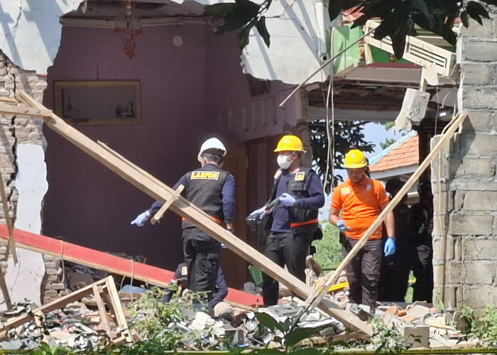 Ledakan Dahsyat Hancurkan Rumah di Pasuruan, Satu Orang Luka Parah