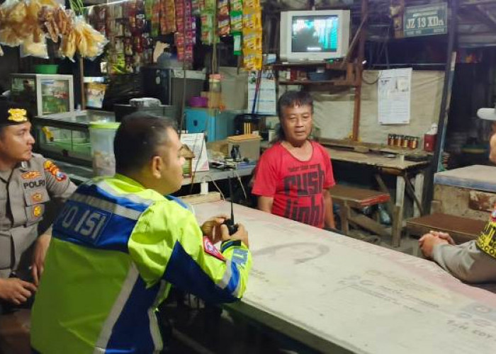 Polsek Wonocolo Patroli Dialogis Wujud Kehadiran Polisi di Tengah Masyarakat