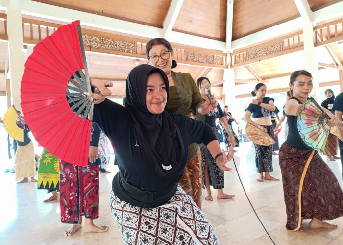Nyantrik 9 Hadirkan Maestro Bali, Penari Tulungagung Diajak Menari Sekaligus Jaga Mental
