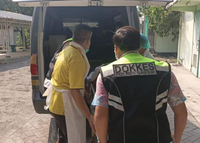 Polres Gresik Antar Jenazah Ojol Wanita Dalam Kardus ke Rumah Duka di Sidoarjo