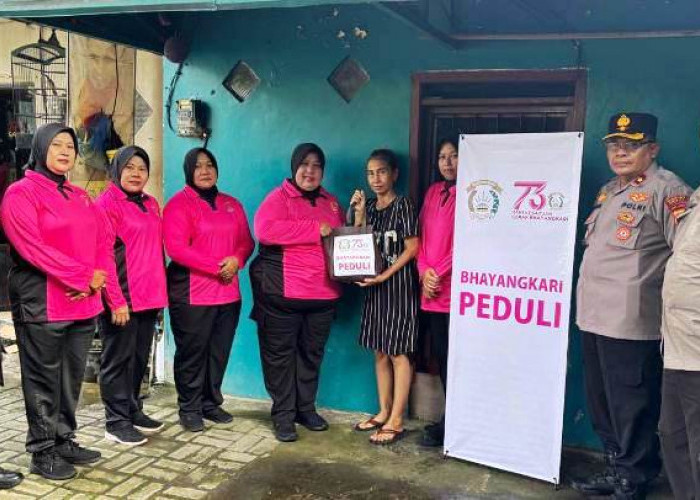 Sambut Hari Bhayangkara Ke-79, Polsek Sukomanunggal Gelar Bakti Religi dan Bansos di Masjid Al-Amin