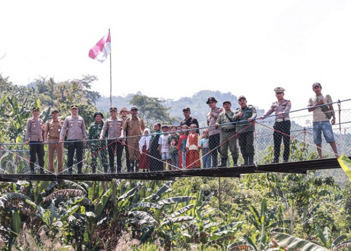 Kapolres Jember Resmikan Jembatan Merah Putih Presisi Bhayangkara, Warga Senang