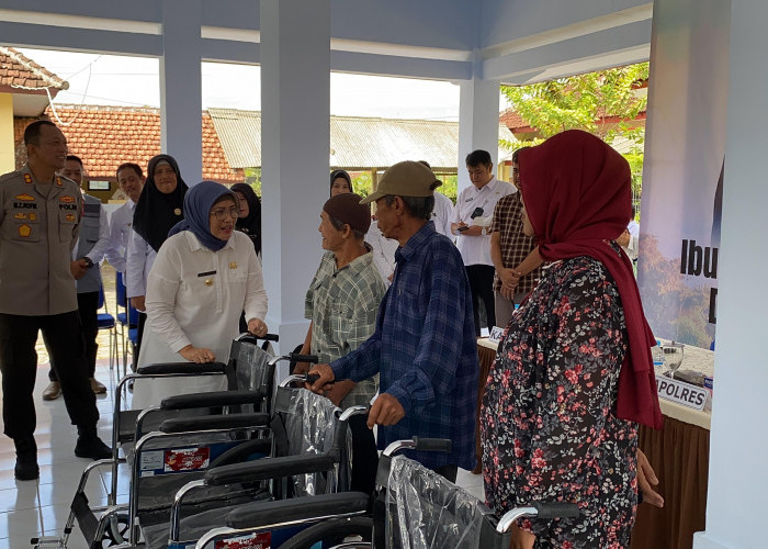 150 Kursi Roda Diberikan untuk Penyandang Disabilitas di Kecamatan Tempursari