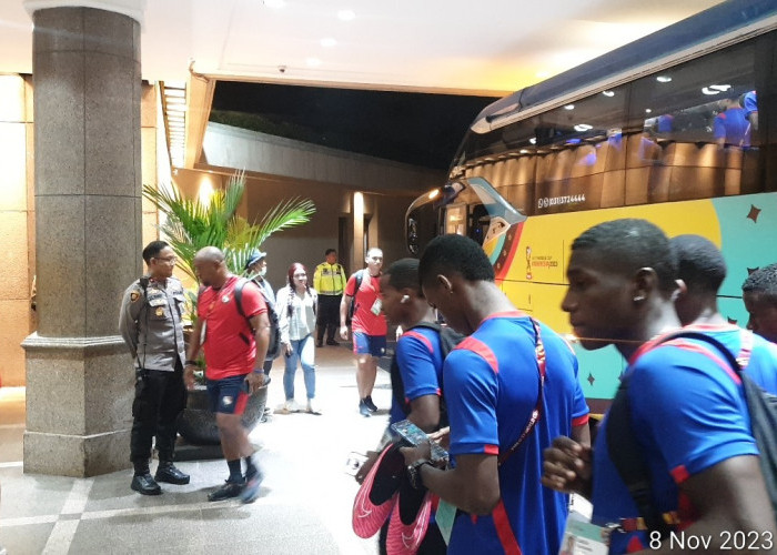 Polsek Sawahan Pengamanan Tim Sepak Bola U-17 Panama