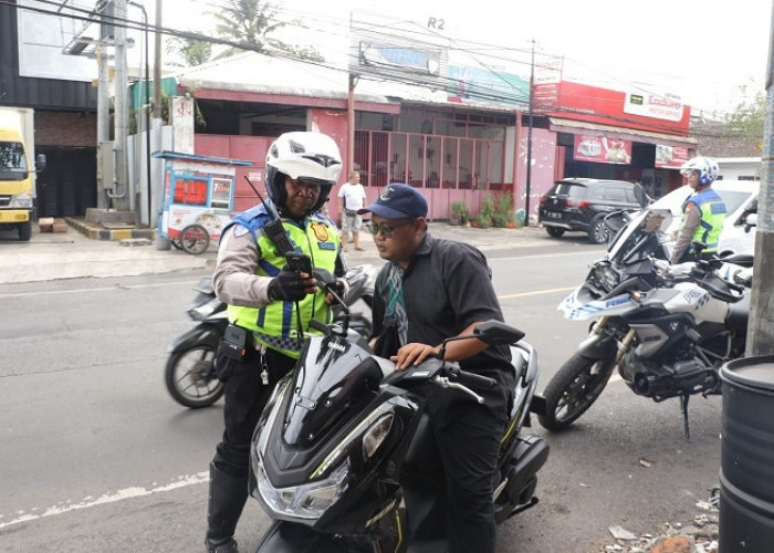 Ditlantas Polda Jatim Tindak Ratusan Pelanggar Lalu Lintas Melalui ETLE Genggam