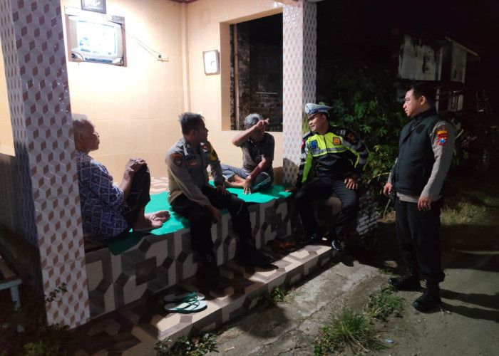 Pascalomba Siskamling, Polsek Warujayeng Intensifkan Sambang Pos Kamling