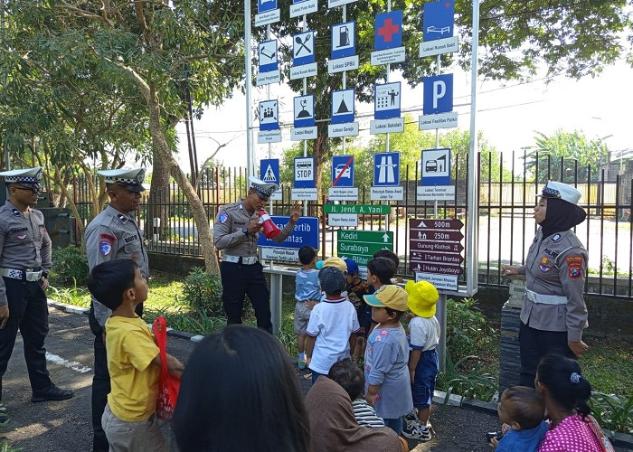 Satlantas Polres Kediri Kota Tanamkan Budaya Tertib Berlalu Lintas Sejak Dini