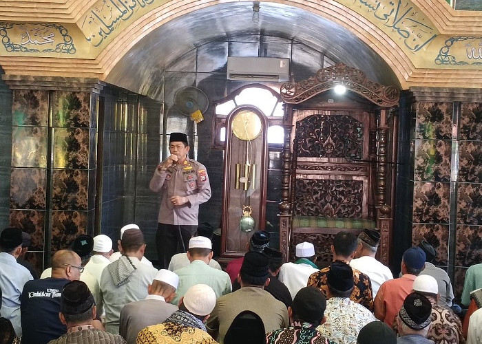 Safari Jumat di Sidoarjo, Kapolsek Tarik yang Baru Ajak Warga Perkuat Silaturahmi dan Jaga Kamtibmas