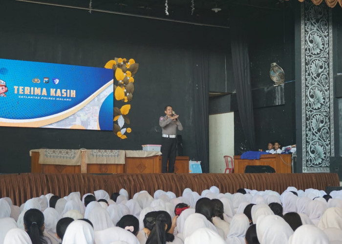 Polisi Edukasi 1.250 Pelajar SMA di Malang, Tanamkan Budaya Tertib Berlalulintas Sejak Dini